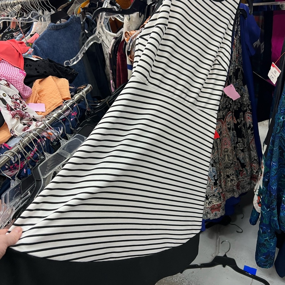 Nicole Miller Women's A Line White/Black Stripe Sleeveless
Summer Dress Sz M